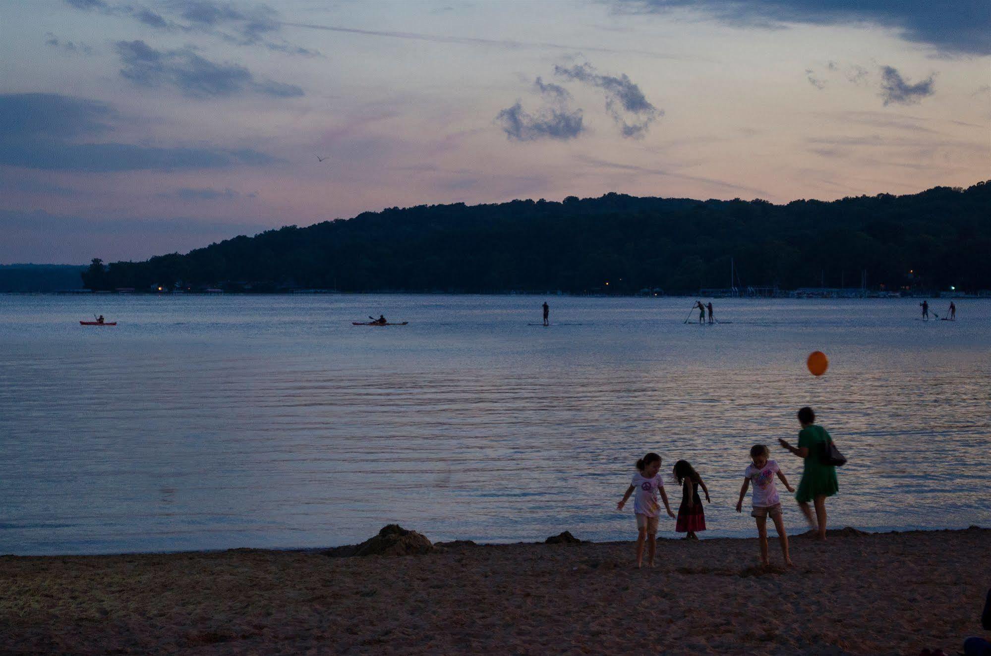 The Cove Of Lake Geneva Bagian luar foto